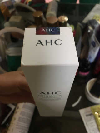 AHC 에이 에이치 씨 미니멀 10 워터리 에센스 — 5점을 준 리뷰어가 2018년 12월 올린 사용 사진