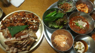 [동네맛집족발] 4개 족발 중 택1 — 4점을 준 리뷰어가 2020년 2월 올린 사용 사진