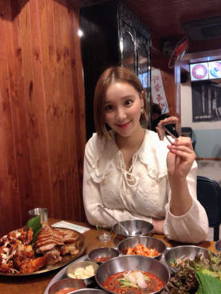 [동네맛집족발] 4개 족발 중 택1 — 4.5점을 준 리뷰어가 2020년 2월 올린 사용 사진