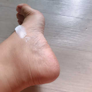 (주)에네스티 에네스티 수안수 실크스킨 풋크림 1+1 — 3점을 준 리뷰어가 2019년 12월 올린 사용 사진