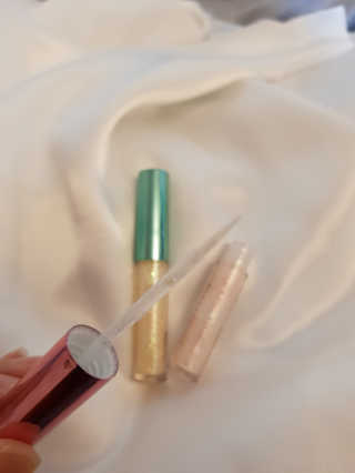 [블랙루즈] 펄블리 아이 글리터 2종 — 5점을 준 리뷰어가 2019년 1월 올린 사용 사진
