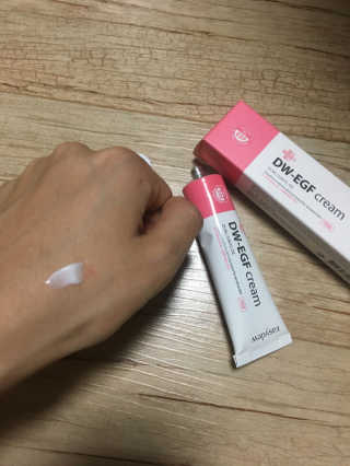 이지듀 디더블유 이지에프 크림 — 4점을 준 리뷰어가 2017년 5월 올린 사용 사진