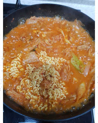 땡땡쿡 더실비김치찌개 2인분 710g 라면사리 포함 — 5점을 준 리뷰어가 2020년 2월 올린 사용 사진
