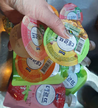 데르뜨 떠먹는 과일 3종, 짜먹는 과일 2종 총 10개 체험 — 5점을 준 리뷰어가 2020년 3월 올린 사용 사진