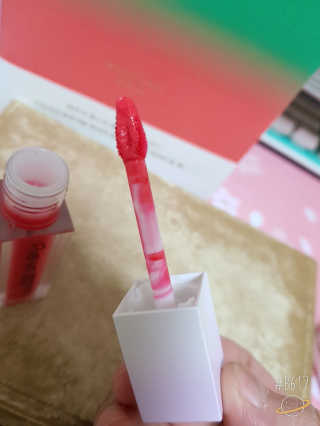 터치인솔 프리티필터 쉬폰 벨벳 립틴트 비비드팝 컬렉션 — 2점을 준 리뷰어가 2019년 3월 올린 사용 사진