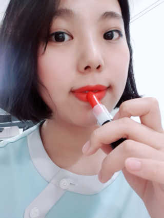 지고트 로맨틱 키스 립스틱 — 5점을 준 리뷰어가 2019년 6월 올린 사용 사진