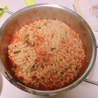 라면 그대로가 제일 맛있는 더엄마라면 — 5점을 준 리뷰어가 2019년 7월 올린 사용 사진