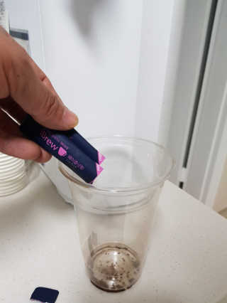 한국맥널티 아이브루 헤이즐넛향 100T — 5점을 준 리뷰어가 2019년 10월 올린 사용 사진