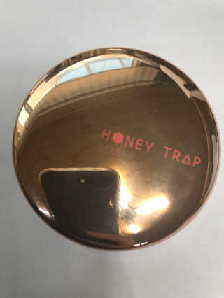 Honey Trap 톤 업 파운데이션 쿠션(W22.5,C17.5) — 5점을 준 리뷰어가 2018년 3월 올린 사용 사진