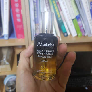 JM솔루션 꿀광 로얄 프로폴리스 앰플 세럼 블랙 — 5점을 준 리뷰어가 2018년 11월 올린 사용 사진