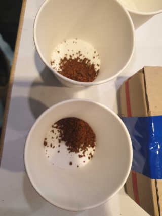 한국맥널티 아이브루 헤이즐넛향 100T — 5점을 준 리뷰어가 2019년 10월 올린 사용 사진
