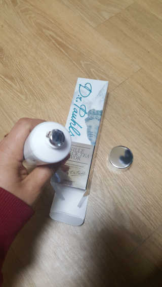 큐어스크립트 닥터폴스 치약 바닐블랙티향 — 5점을 준 리뷰어가 2018년 3월 올린 사용 사진