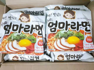 라면 그대로가 제일 맛있는 더엄마라면 — 5점을 준 리뷰어가 2019년 7월 올린 사용 사진