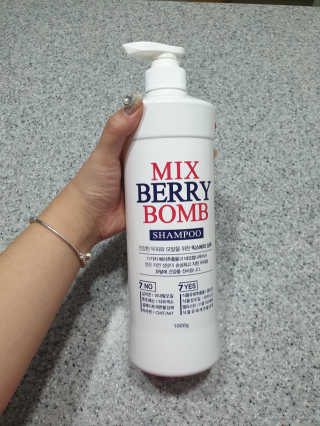 (주)에네스티 믹스베리 단백질 폭탄 샴푸 1000g — 5점을 준 리뷰어가 2019년 11월 올린 사용 사진