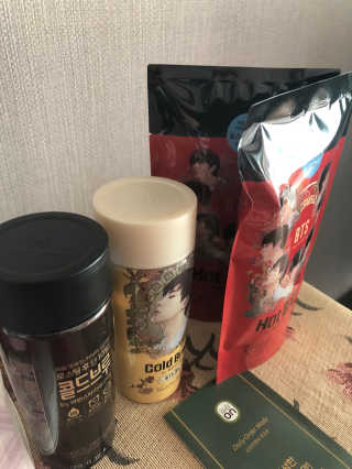 한국야쿠르트 콜드브루, 핫브루 BTS 일러스트 — 4점을 준 리뷰어가 2018년 11월 올린 사용 사진