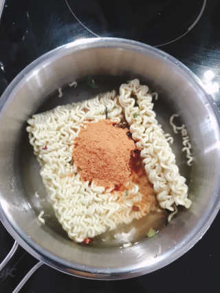 라면 그대로가 제일 맛있는 더엄마라면 — 5점을 준 리뷰어가 2019년 7월 올린 사용 사진