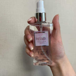 레드컨테이너 페로몬향 퍼퓸 바디미스트 80ml — 5점을 준 리뷰어가 2020년 3월 올린 사용 사진