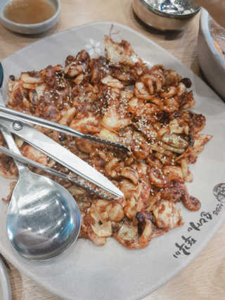 신의주찹쌀순대쭈꾸미 [신의주찹쌀순대와쭈꾸미] -직화쭈꾸미2 OR 순대국2 — 5점을 준 리뷰어가 2018년 12월 올린 사용 사진