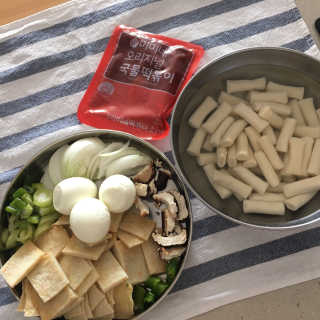 홍대미미네국물떡볶이 [홍대미미네]오리지널 국물 떡볶이4팩 + 라면사리 — 5점을 준 리뷰어가 2019년 4월 올린 사용 사진