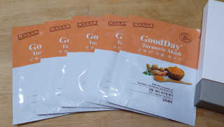 GoodDay Skincare GoodDay 강황 마스크 — 4.5점을 준 리뷰어가 2020년 3월 올린 사용 사진