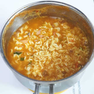 라면 그대로가 제일 맛있는 더엄마라면 — 5점을 준 리뷰어가 2019년 7월 올린 사용 사진