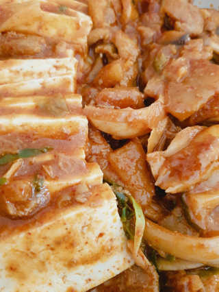 뜰아채유통 춘천닭갈비덮밥소스와 머쉬마루 버섯 — 4점을 준 리뷰어가 2018년 12월 올린 사용 사진