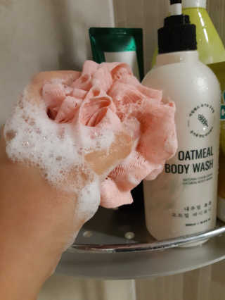 (주)에네스티 내추럴 촉촉  오트밀 바디워시 500ml — 4.5점을 준 리뷰어가 2019년 12월 올린 사용 사진