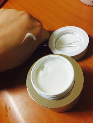 오메디 시크릿화이트 인텐시브크림 — 3.5점을 준 리뷰어가 2017년 1월 올린 사용 사진