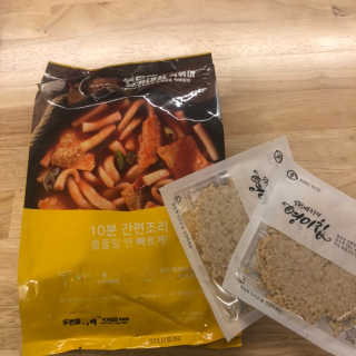 두번째 국떡 국가대표 떡볶이 1팩 + 영미칩 2봉 증정 — 3.5점을 준 리뷰어가 2019년 2월 올린 사용 사진