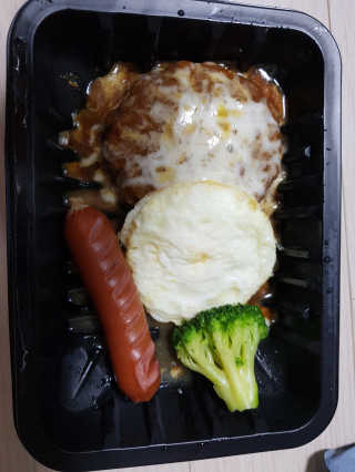 후쿠오카함바그 눈꽃치즈 데미그라스 함박스테이크 240g x3팩 — 5점을 준 리뷰어가 2019년 11월 올린 사용 사진
