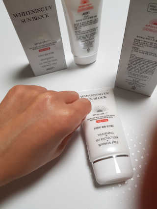 지고트 화이트닝 유브이 썬블럭 크림 70ml,1+1 — 5점을 준 리뷰어가 2019년 5월 올린 사용 사진