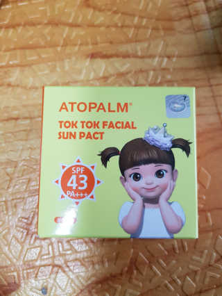 아토팜 톡톡 페이셜 선팩트 SPF43 PA+++ — 5점을 준 리뷰어가 2018년 4월 올린 사용 사진