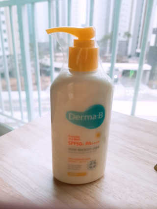 더마비 에브리데이 선블록 SPF50+ PA++++ — 5점을 준 리뷰어가 2019년 4월 올린 사용 사진