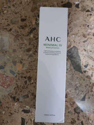 AHC 에이 에이치 씨 미니멀 10 워터리 에센스 — 5점을 준 리뷰어가 2018년 12월 올린 사용 사진