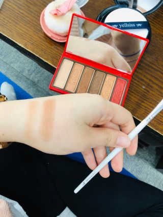 엘프 블러쉬, 블랜딩 아이, 디파이닝 아이 브러쉬 3종 — 5점을 준 리뷰어가 2019년 3월 올린 사용 사진