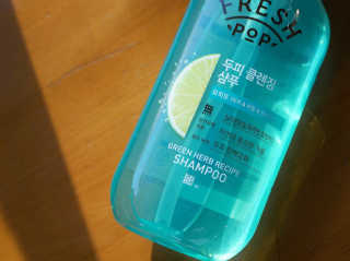 프레시팝 그린허브 레시피 샴푸 — 4.83점을 준 리뷰어가 2018년 5월 올린 사용 사진