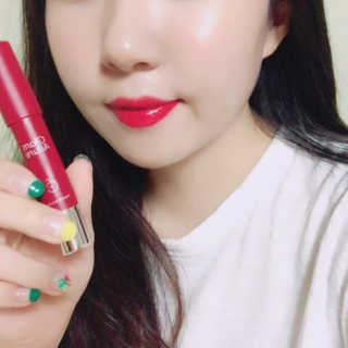 포렌코즈 글램 얼루어 립 크레용 — 4점을 준 리뷰어가 2017년 7월 올린 사용 사진