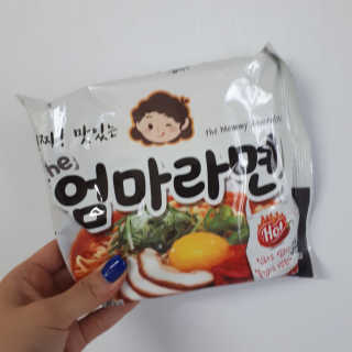 라면 그대로가 제일 맛있는 더엄마라면 — 4.5점을 준 리뷰어가 2019년 6월 올린 사용 사진