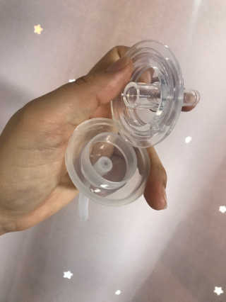 유비맘 샘방지 PPSU 빨대컵_컬러 랜덤 발송 — 4점을 준 리뷰어가 2020년 2월 올린 사용 사진