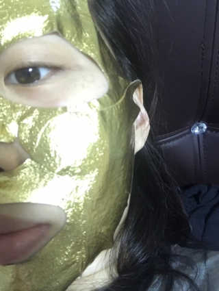 비알티씨 프레스티지 24K 골드 캐비어 호일 마스크 — 3점을 준 리뷰어가 2019년 3월 올린 사용 사진
