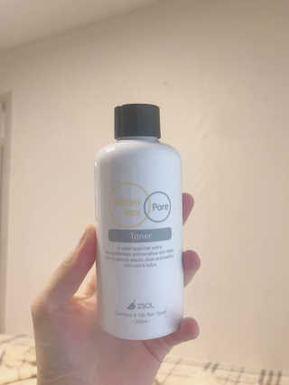 이솔화장품 이솔 세범 리스 포어 토너 200ml — 2.67점을 준 리뷰어가 2018년 8월 올린 사용 사진