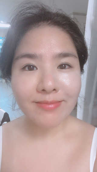 쥴라이Jullai 슈퍼 12 바운스 선 플루이드 SPF50+ PA++++ — 4점을 준 리뷰어가 2019년 7월 올린 사용 사진