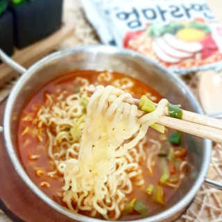 라면 그대로가 제일 맛있는 더엄마라면 — 5점을 준 리뷰어가 2019년 7월 올린 사용 사진