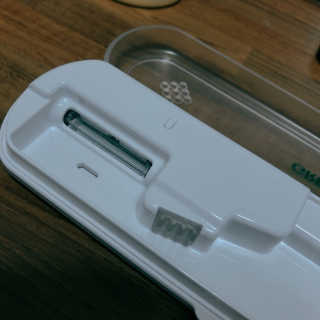 네온마켓 청정일기 휴대용 칫솔살균기 — 1점을 준 리뷰어가 2019년 2월 올린 사용 사진