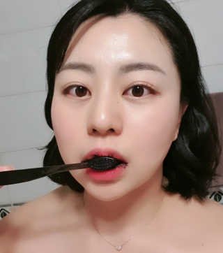 the naked object 디블랙팩치약 디블랙칫솔 세트 — 5점을 준 리뷰어가 2019년 6월 올린 사용 사진