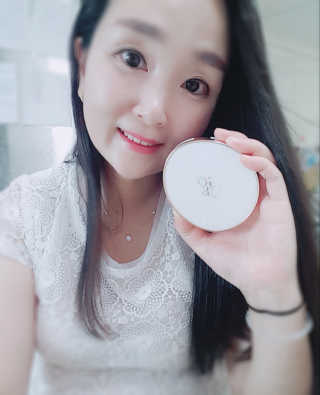 고유에 화이트닝 앰플쿠션 SPF50+, PA++++ — 5점을 준 리뷰어가 2018년 7월 올린 사용 사진