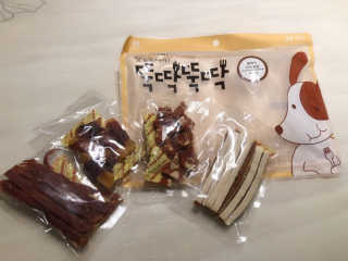 [펫토리아] 뚝딱뚝딱 400g 강아지 간식 베스트5종 — 3.5점을 준 리뷰어가 2019년 1월 올린 사용 사진