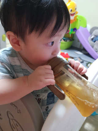 착즙하는 남자 햇살담은 명품 사과즙10포 배도라지즙 10포 — 5점을 준 리뷰어가 2018년 9월 올린 사용 사진