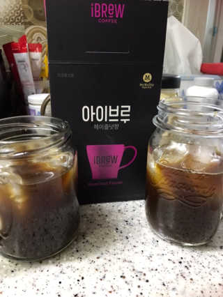 한국맥널티 아이브루 헤이즐넛향 100T — 5점을 준 리뷰어가 2019년 10월 올린 사용 사진