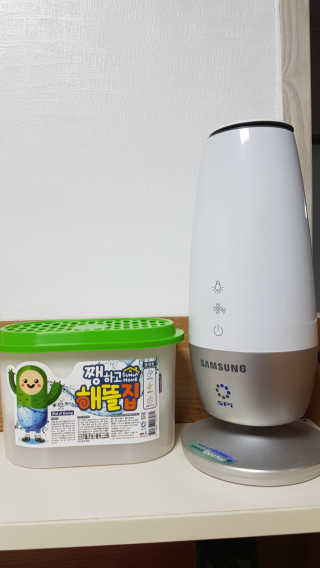 [로하스 인증 제습제] 쨍하고 해뜰집 옷장용 프리미엄 — 5점을 준 리뷰어가 2019년 9월 올린 사용 사진